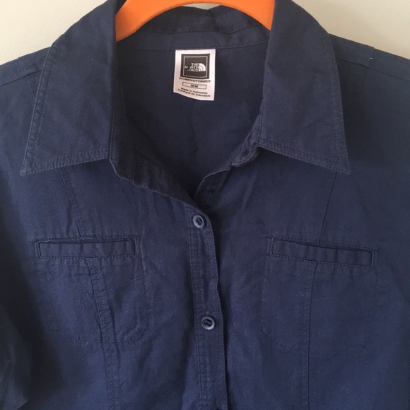 The North Face fitted blue button down - Picture 2 of 4
